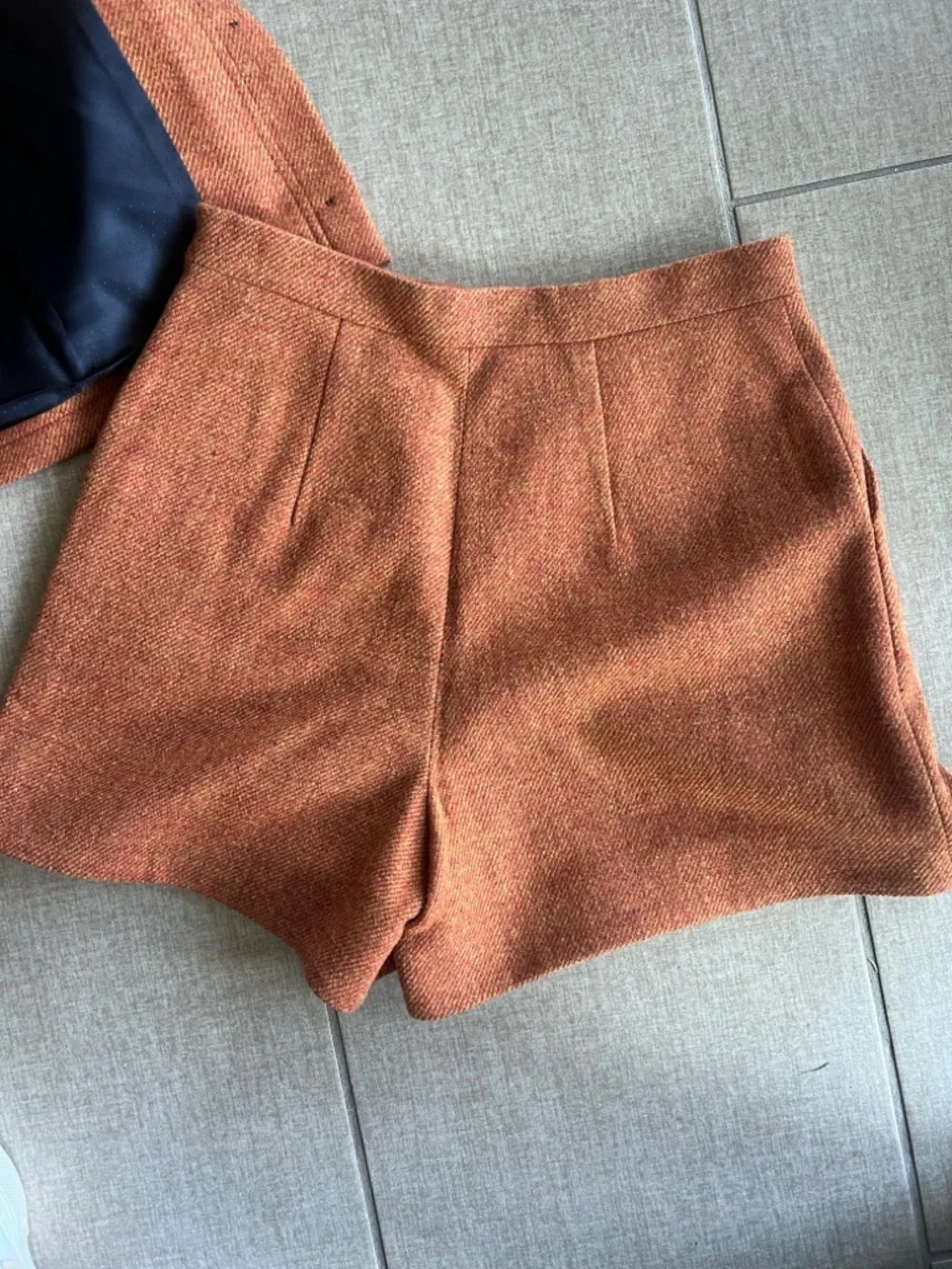 Sezane Will jacket and Ismael shorts set - Picture 14 of 16